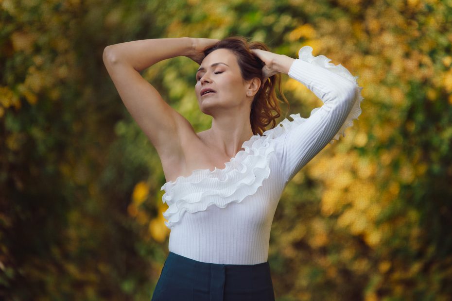 Renata Clarke's Quantum Essence Blueprint offers a transformative, AI-powered analysis of astrology, Human Design, Gene Keys, and numerology for deep personal alignment.