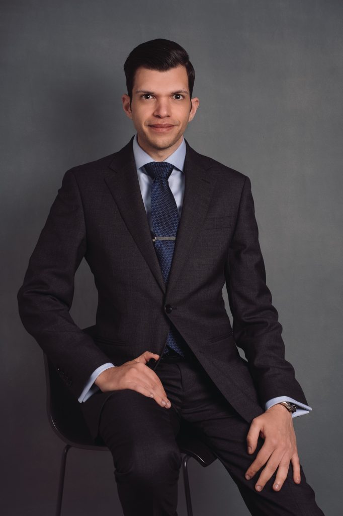 Premium executive headshot for LinkedIn profile, by Renata Clarke, number one Ayrshire business photographer